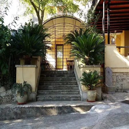 In Modica, With Pool Access, Furnished Terrace And Wifi - 20 Km