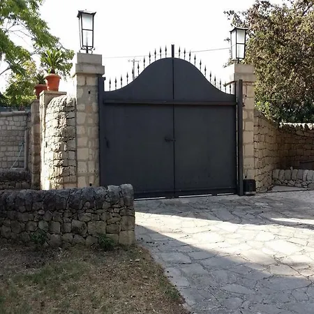 Apartment In Modica, With Pool Access, Furnished Terrace And Wifi - 20 Km *